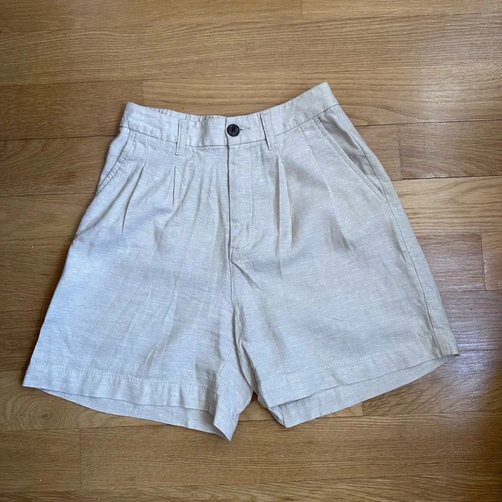 GAP Women's High Rise Pleated Linen Shorts - Size 0 - Excellent Condition!